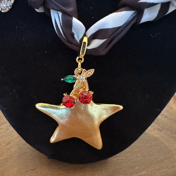 Football Game Day Ladies Adjustable Black White Star Bandana Charm Necklace - Picture 5 of 5